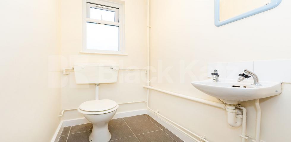 			4 Bedroom, 1 bath, 1 reception Apartment			 Parnell Road , Bow E3